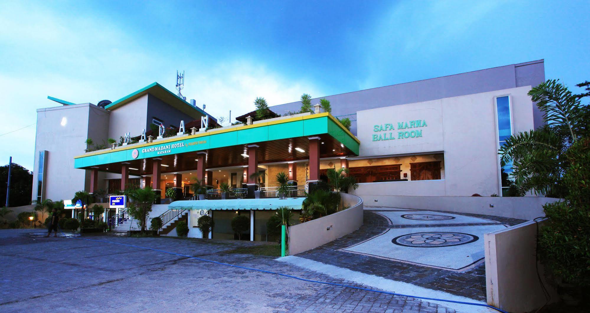 Grand Madani Hotel Mataram Exterior photo